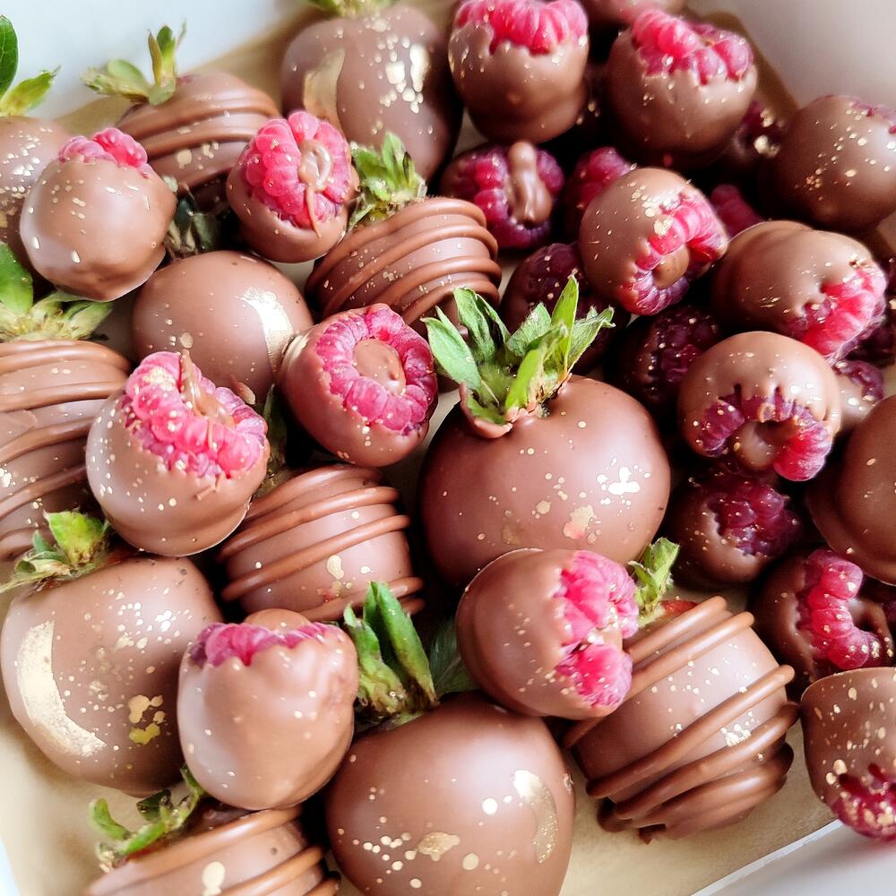 Малина + клубника в шоколаде + подарок от Vivienne Sabo — румяна MACARON — фото 5