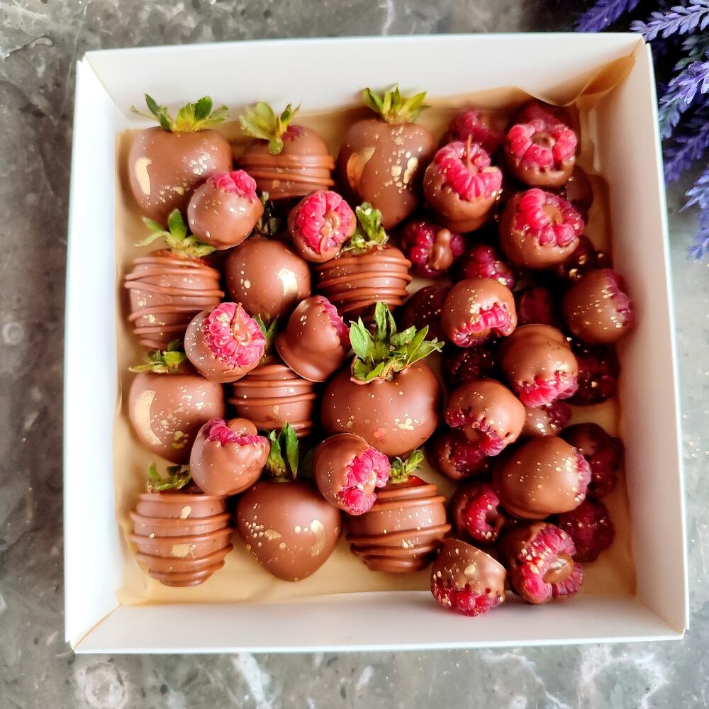 Малина + клубника в шоколаде + подарок от Vivienne Sabo — румяна MACARON — фото 4