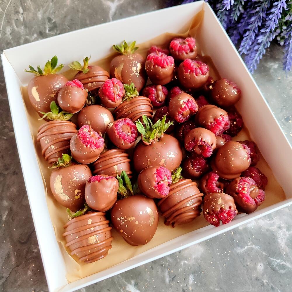 Малина + клубника в шоколаде + подарок от Vivienne Sabo — румяна MACARON — фото 2