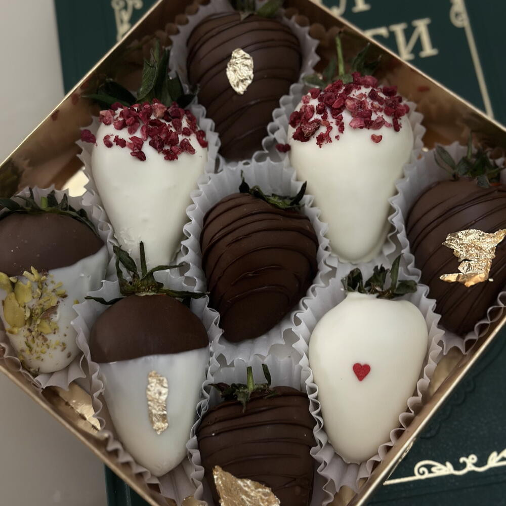 Клубника с голубикой в шоколаде «Say sweet» (9шт) — фото 7