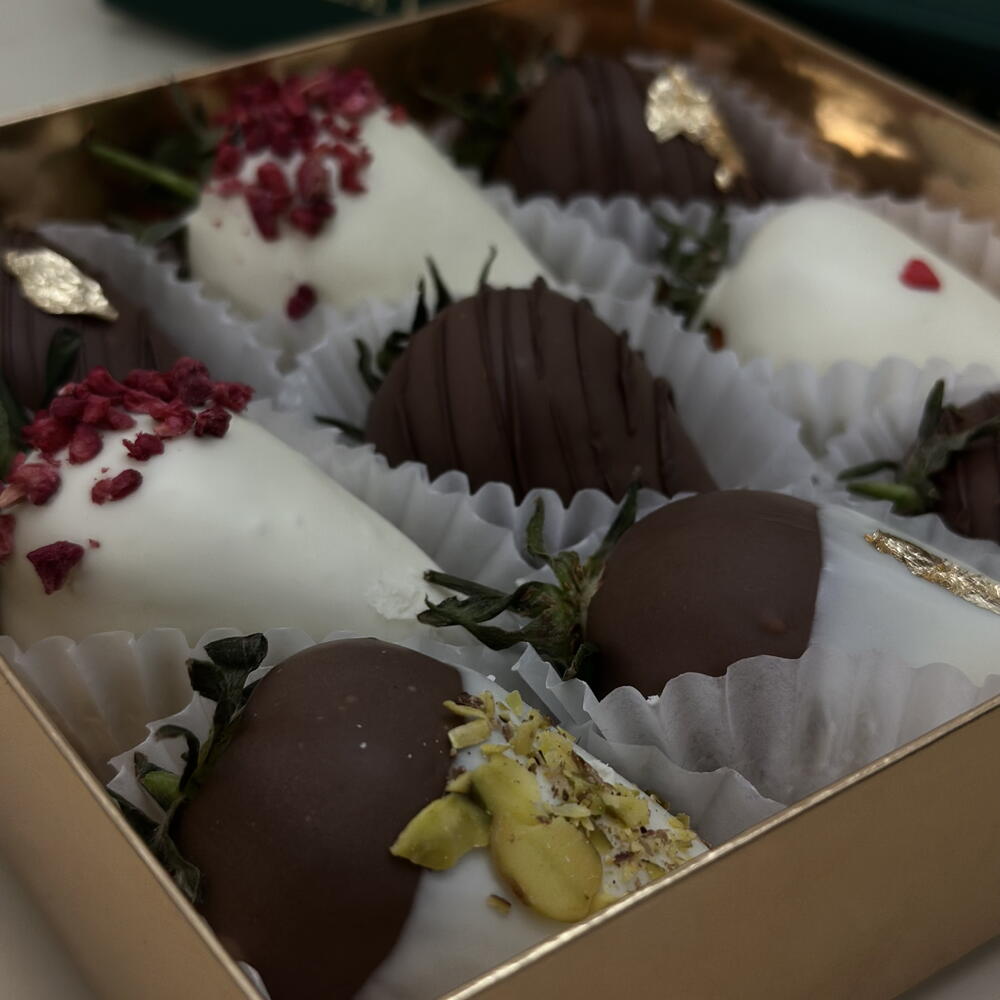Клубника с голубикой в шоколаде «Say sweet» (9шт) — фото 2