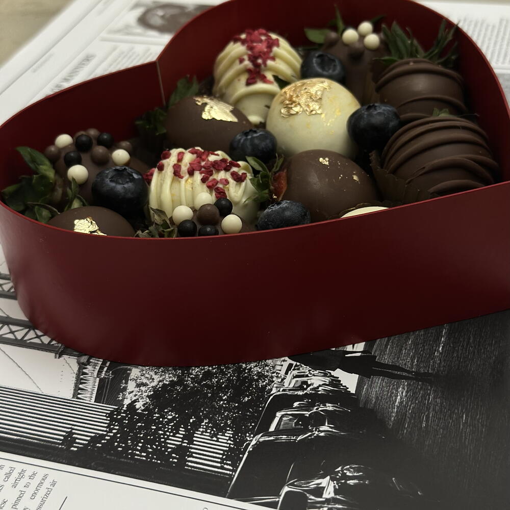 Клубника в шоколаде «Chocolate night» — фото 5