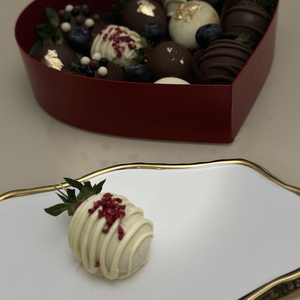 Клубника в шоколаде «Chocolate night» — фото 4