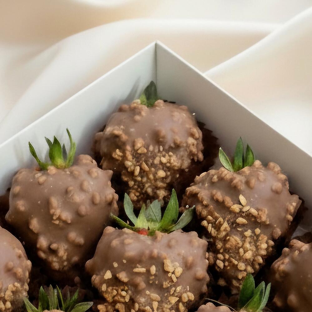 Клубника в шоколаде - "9-16 ягод Ferrero (Ферреро)" Молочный шоколад — фото 3