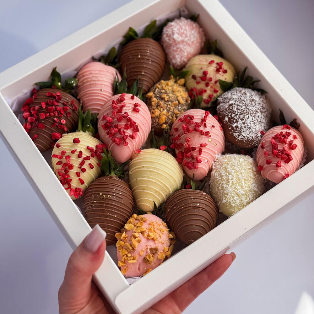 16-20 ягод клубника в шоколаде + подарок от Vivienne Sabo — румяна MACARON — фото 3
