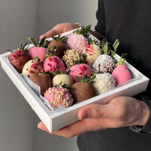16-20 ягод клубника в шоколаде + подарок от Vivienne Sabo — румяна MACARON — фото 1