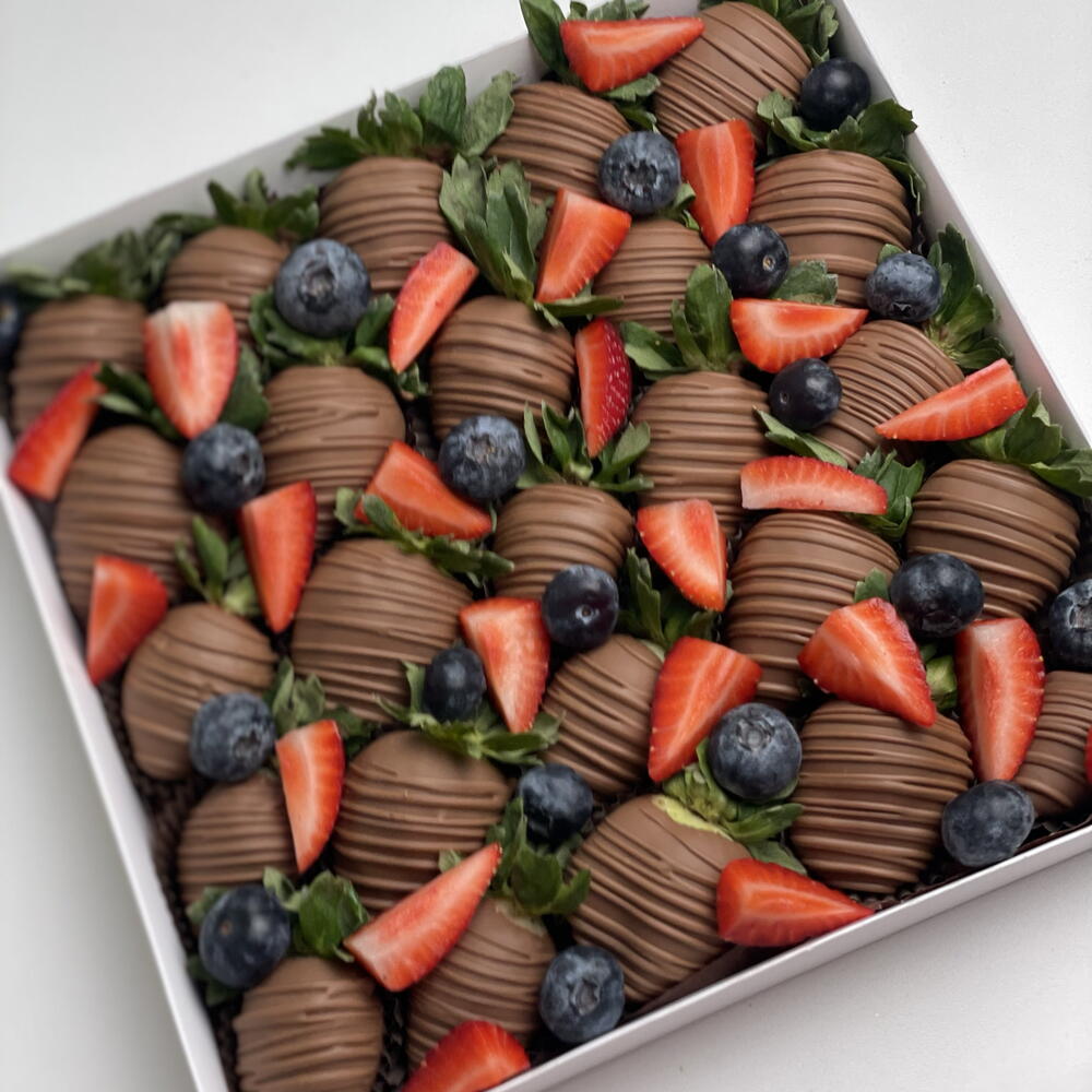 Клубника в шоколаде CLASSIC BERRY(25-35 ягод) CALLEBAUT Chocolate — фото 6