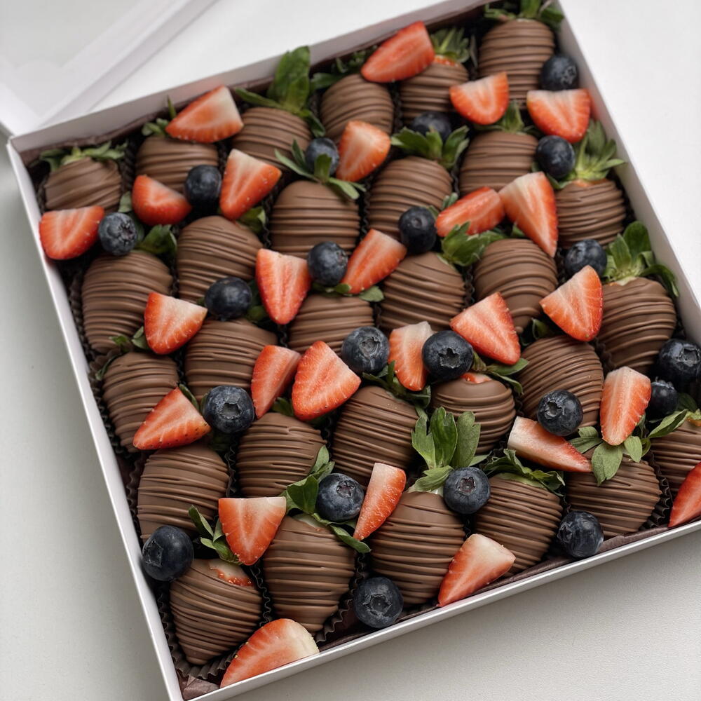 Клубника в шоколаде CLASSIC BERRY(25-35 ягод) CALLEBAUT Chocolate — фото 9