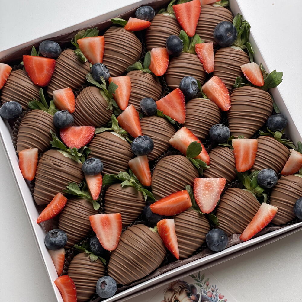 Клубника в шоколаде CLASSIC BERRY(25-35 ягод) CALLEBAUT Chocolate — фото 8