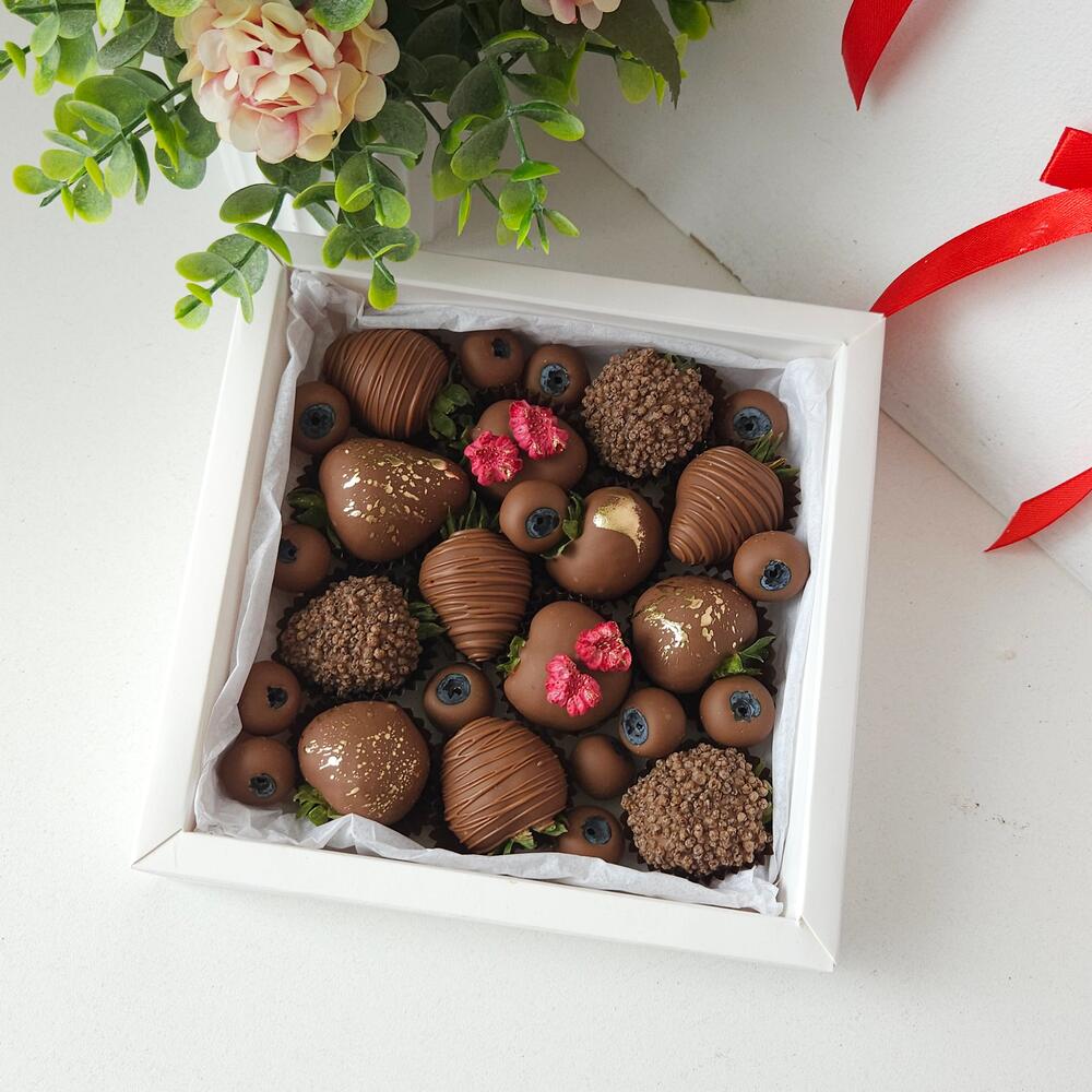 Клубника и голубика в шоколаде "Choco", S — фото 3
