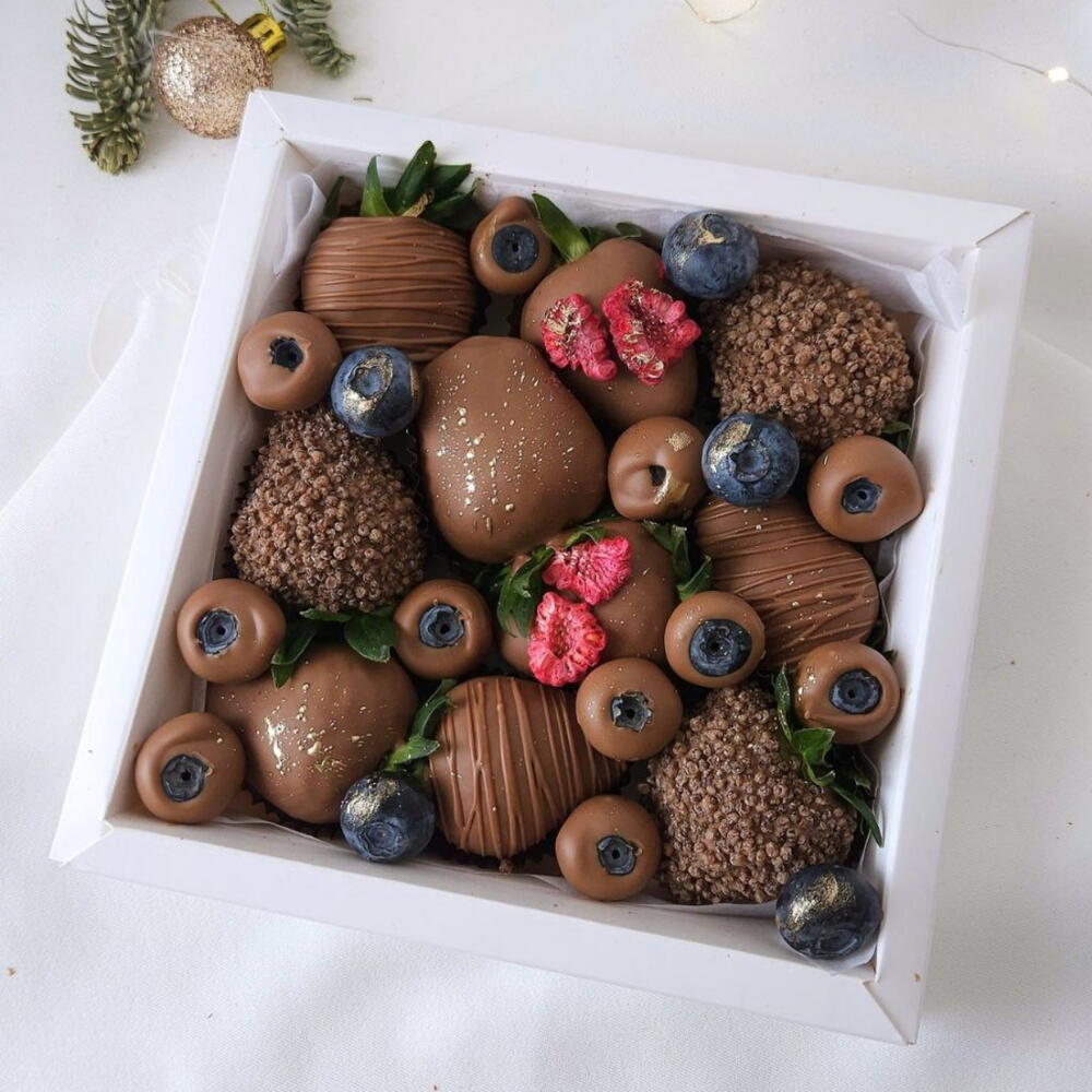 Клубника и голубика в шоколаде "Choco", S — фото 2