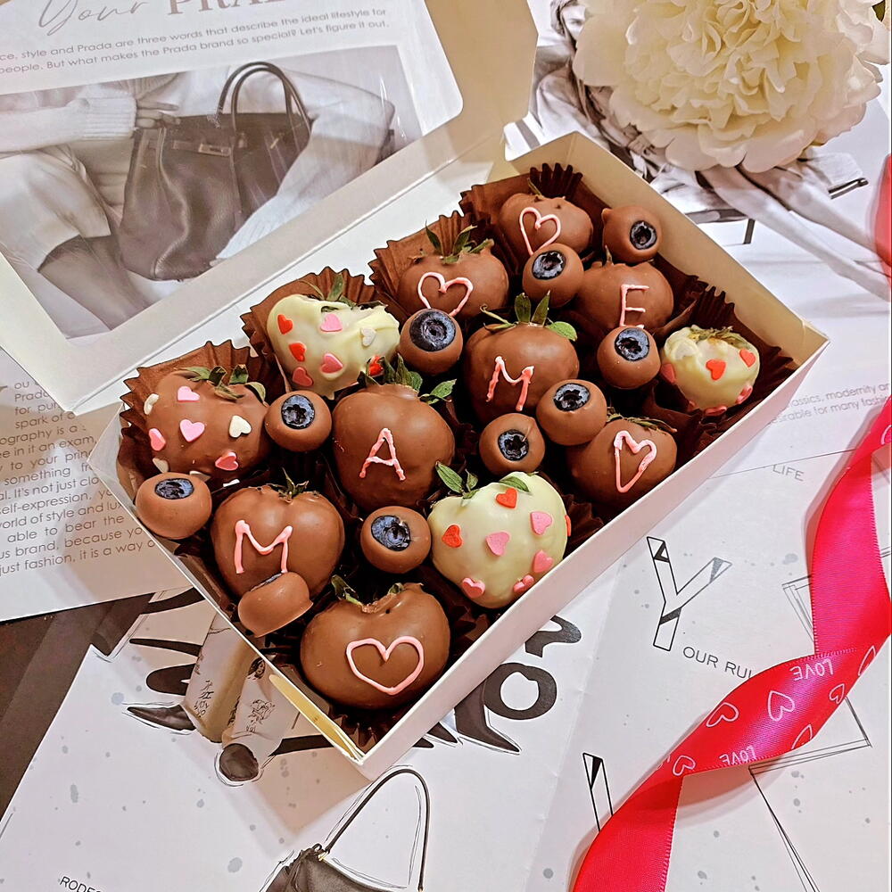 Клубника в шоколаде с голубикой любимой маме, подарок маме, клубника маме в подарок — фото 4