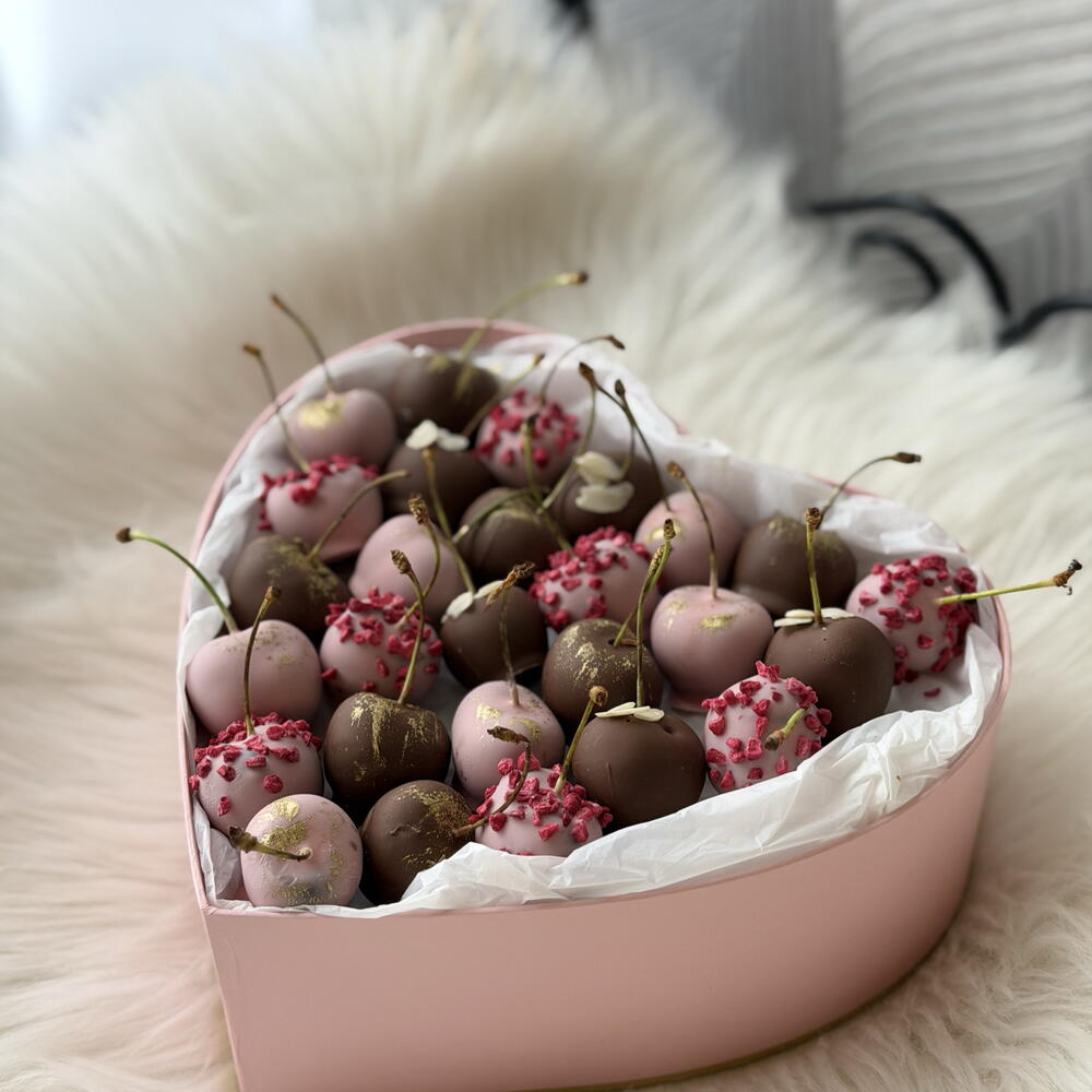 Chocolate Cherry Love Box Черешня в шоколаде (25 шт.) — фото 2