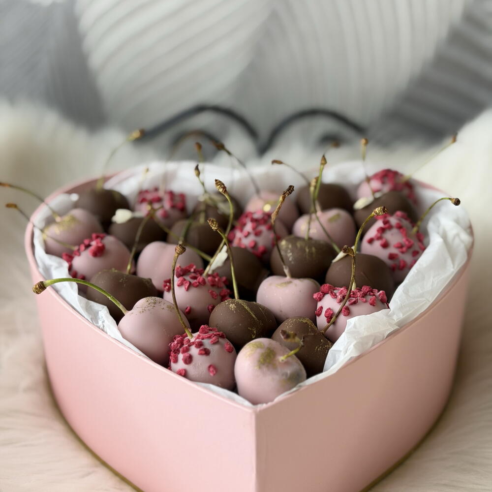 Chocolate Cherry Love Box Черешня в шоколаде (25 шт.) — фото 3