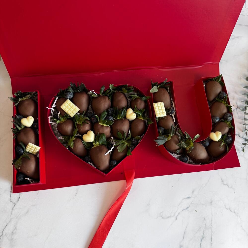 Premium клубника 24 шт в коробке I love you ко дню всех влюбленных — фото 3