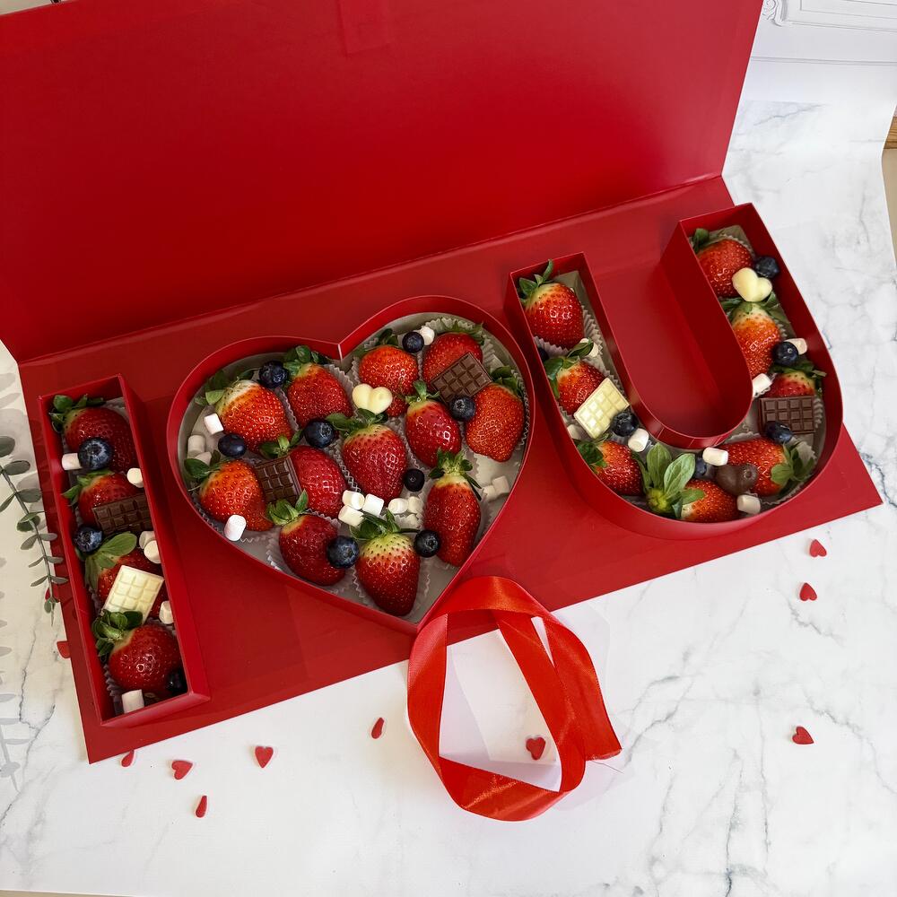 Premium клубника 24 шт в коробке I love you ко дню всех влюбленных — фото 4