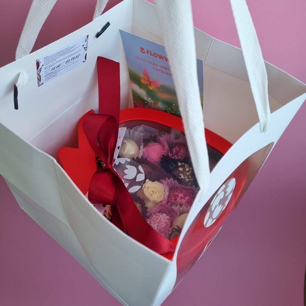 Клубника в шоколаде. Набор для девичника в красивой коробке "Клубничка" — фото 6