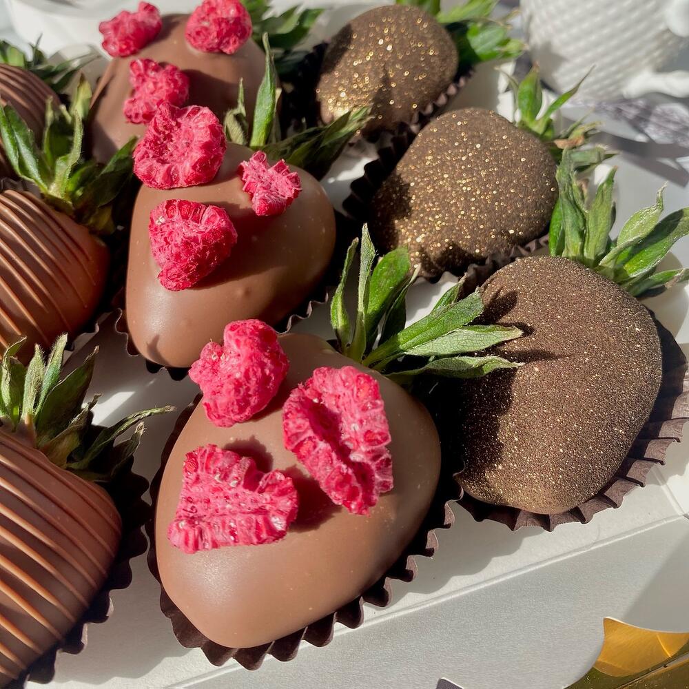 Клубника в шоколаде сияние + подарок от Vivienne Sabo - румяна MACARON — фото 3