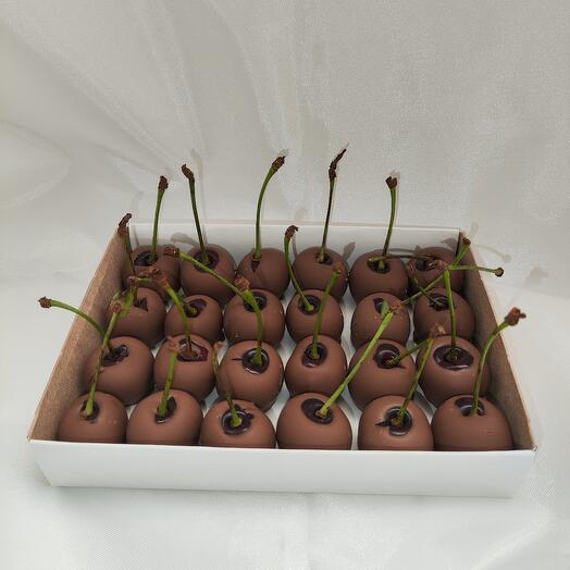 Вишня в шоколаде, ягоды в бельгийском молочном шоколаде Callebaut — фото 1