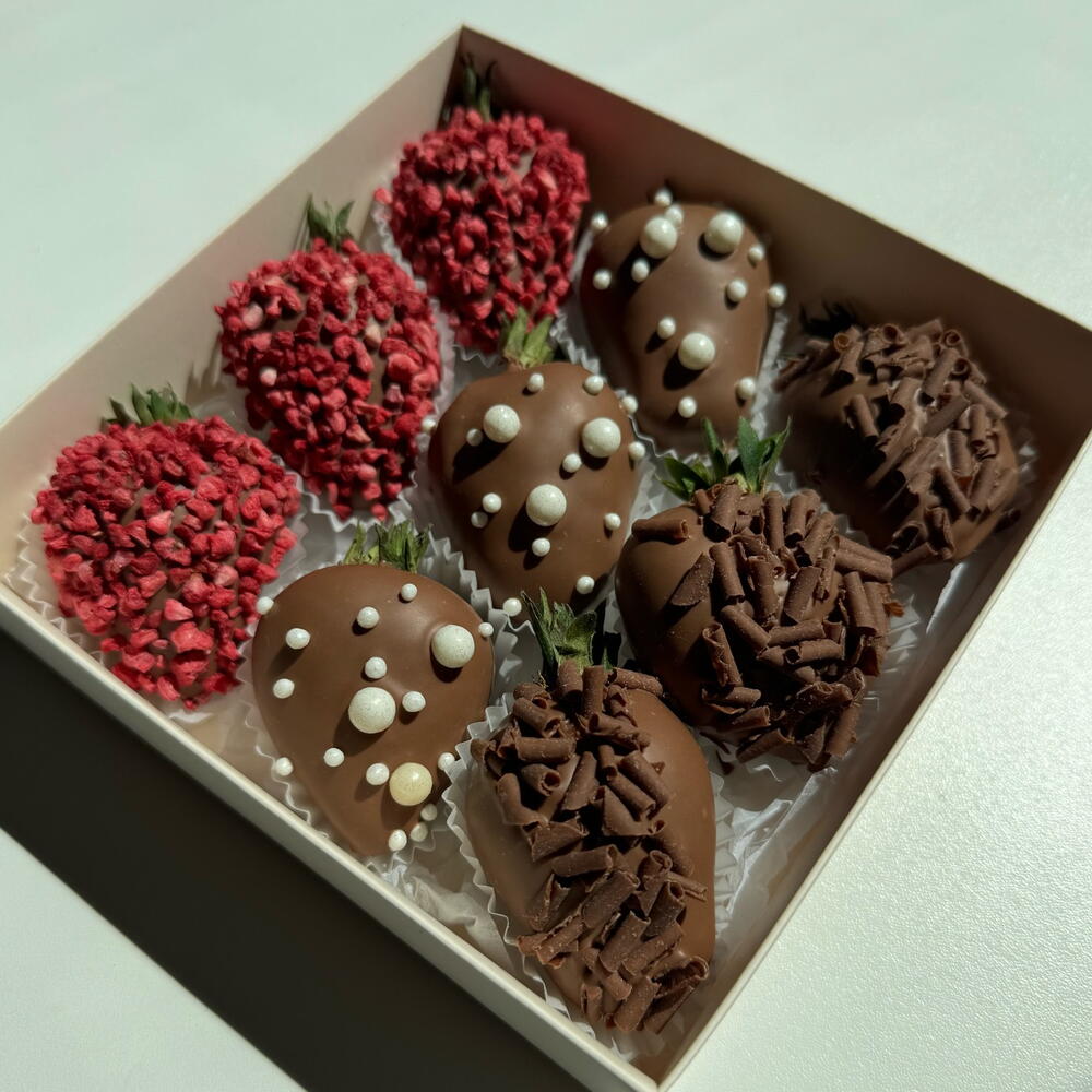Набор из клубники в молочном шоколаде Callebaut 9-12 ягод — фото 2
