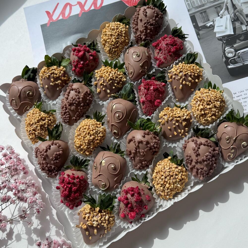 Клубника в шоколаде - коробка на 25 ягод «Молочное ассорти» — фото 3