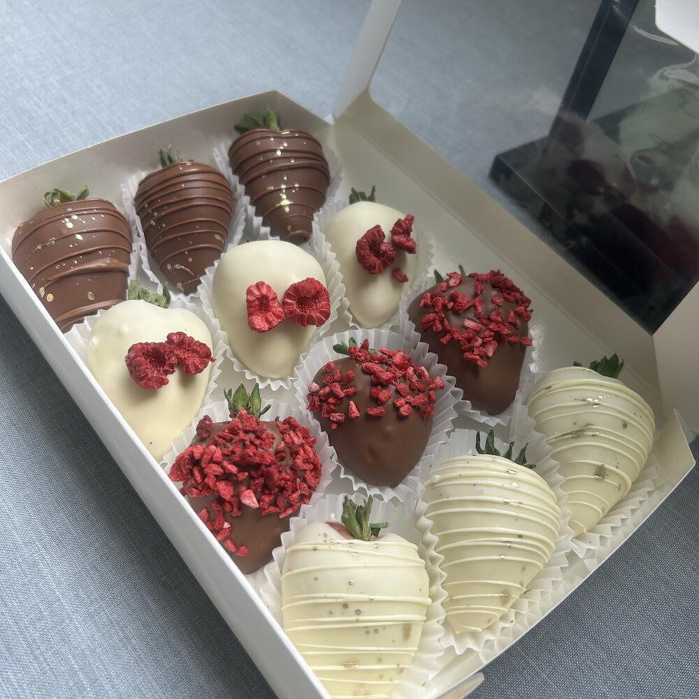 Клубника в шоколаде Роскошь 12 шт подарок на 14 февраля жене — фото 4