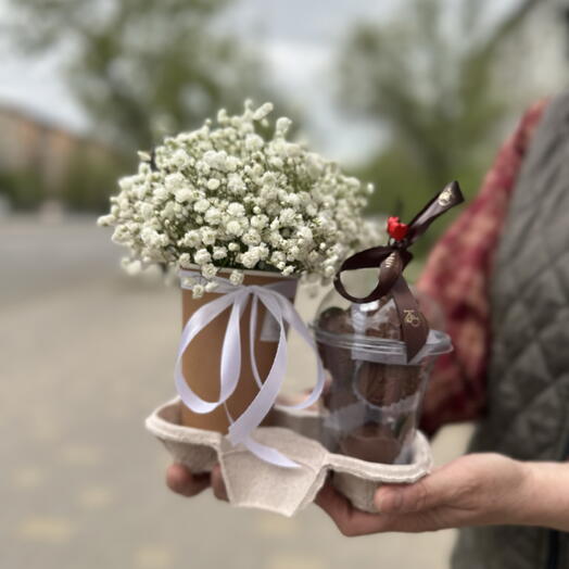 Клубника в шоколаде стакан, белая гипсофила — фото 1