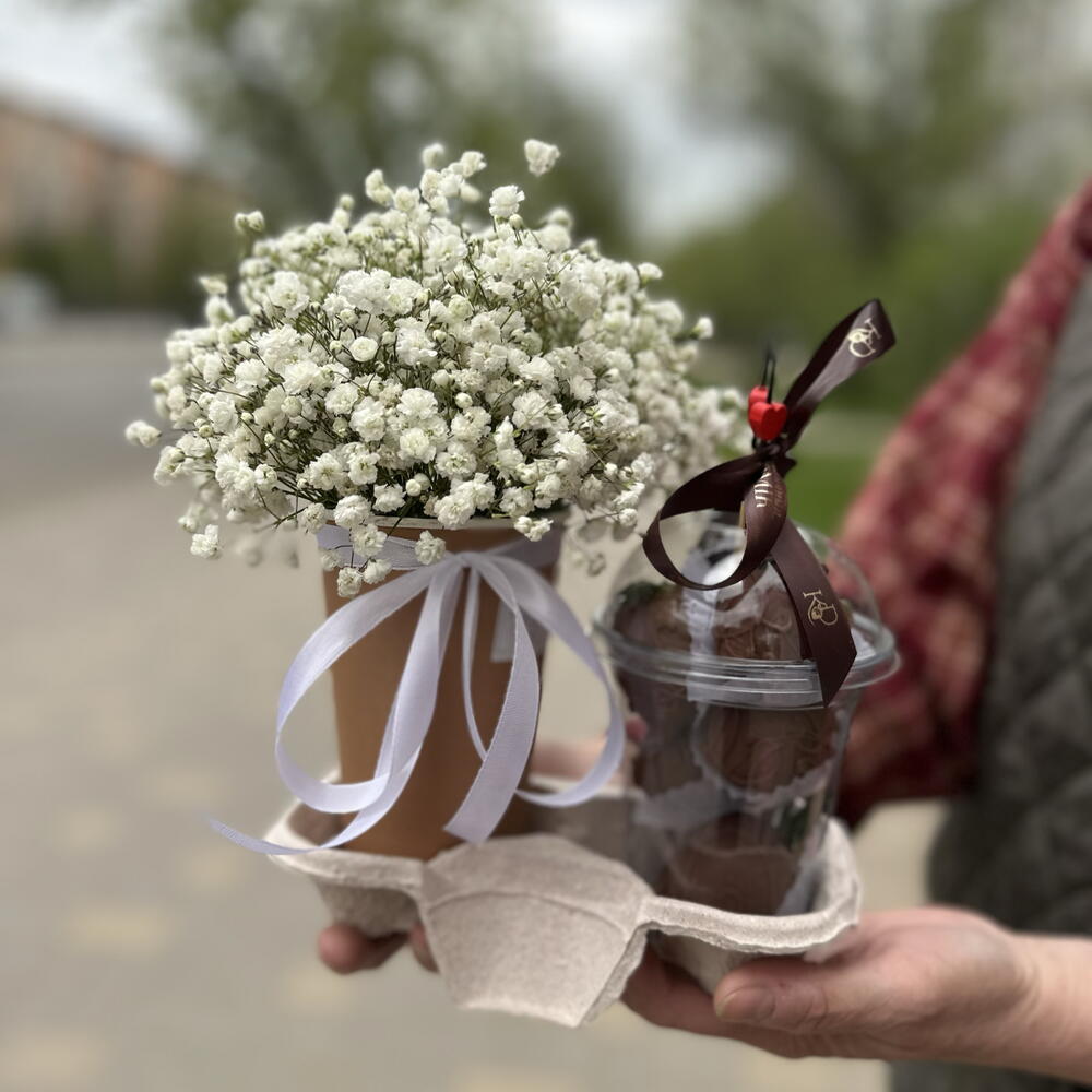 Клубника в шоколаде стакан, белая гипсофила — фото 5