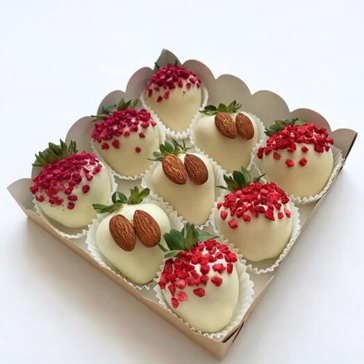 Набор в белом шоколаде из 9 клубничек🍓 — фото 1