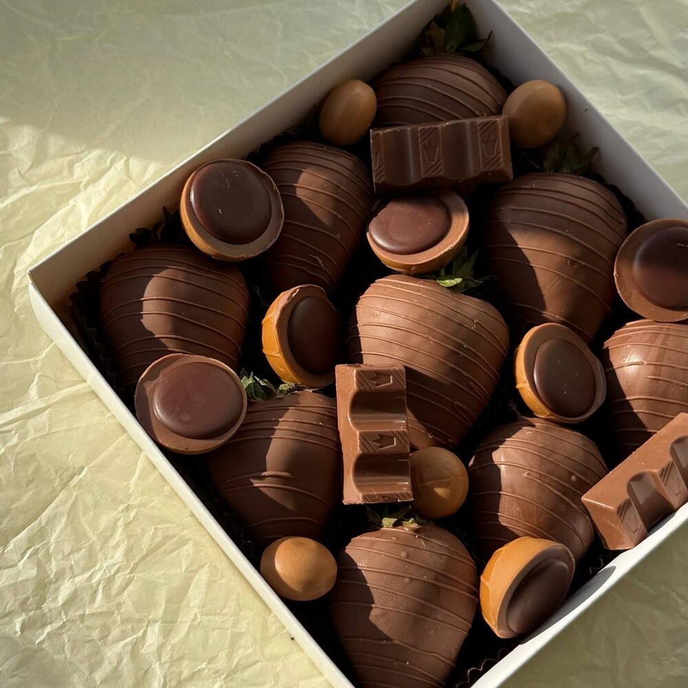 Клубника в шоколаде Toffifee + Kinder — фото 3