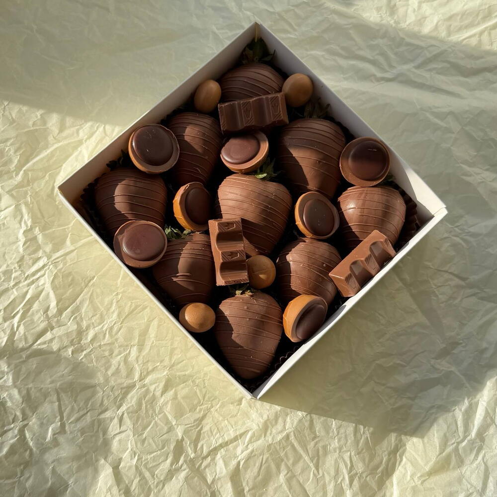 Клубника в шоколаде Toffifee + Kinder — фото 2