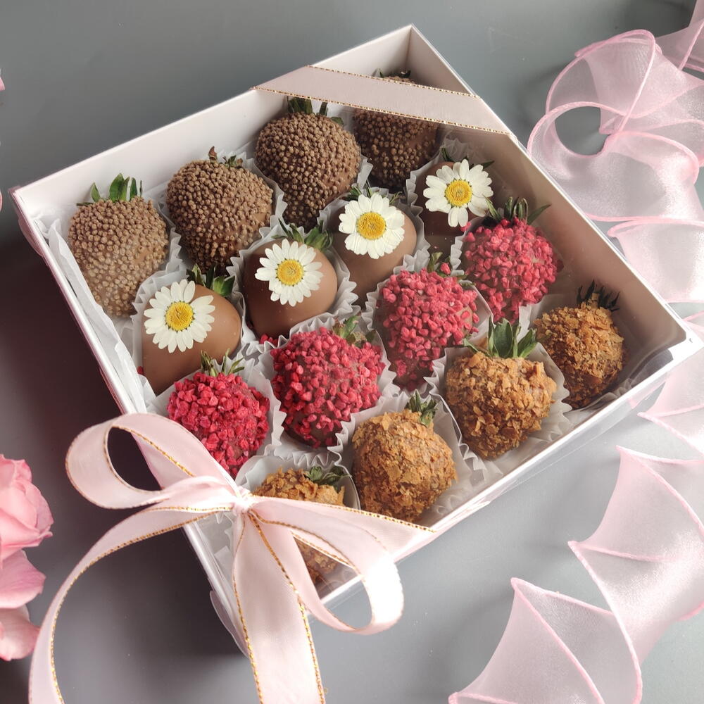 Клубника в шоколаде( 16 штук) "Вкусный день" для девушки — фото 6