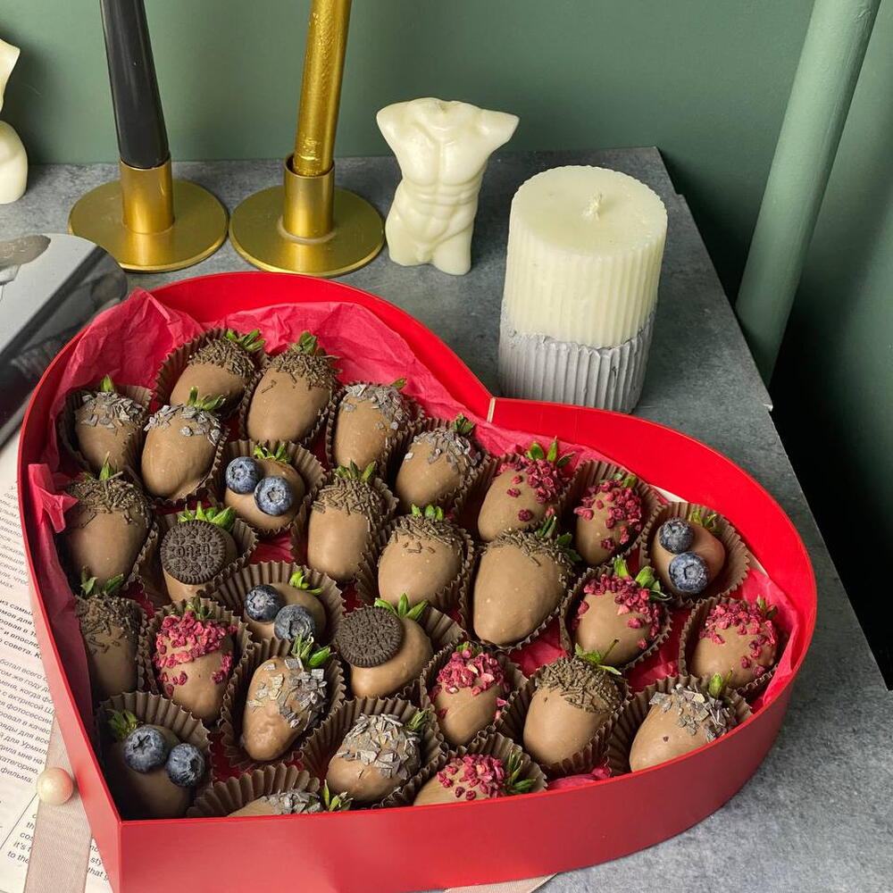 Клубника в шоколаде Съедобные букеты Сердце размер  XL 32 см (25-30 🍓) Подарок — фото 5