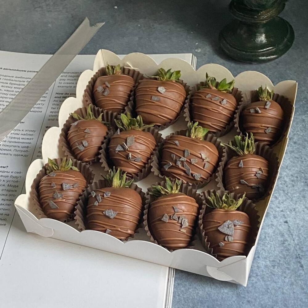 Клубника в молочном шоколаде Подарочный набор  (9-12🍓) — фото 4