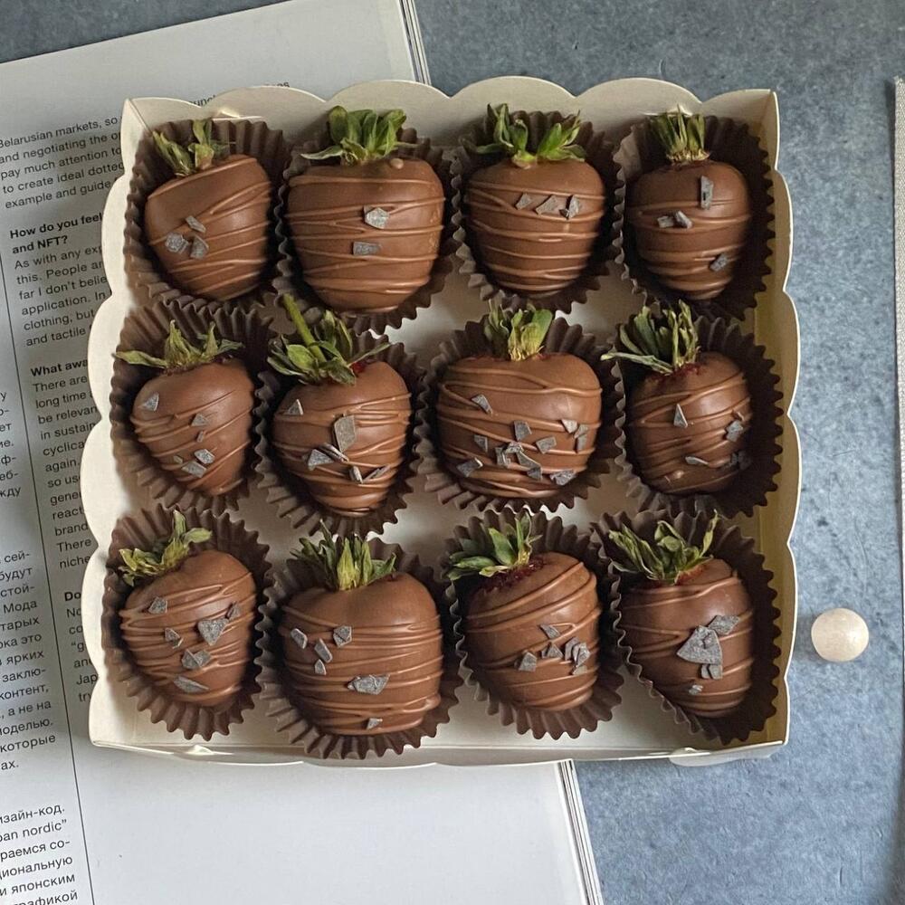 Клубника в молочном шоколаде Подарочный набор  (9-12🍓) — фото 7