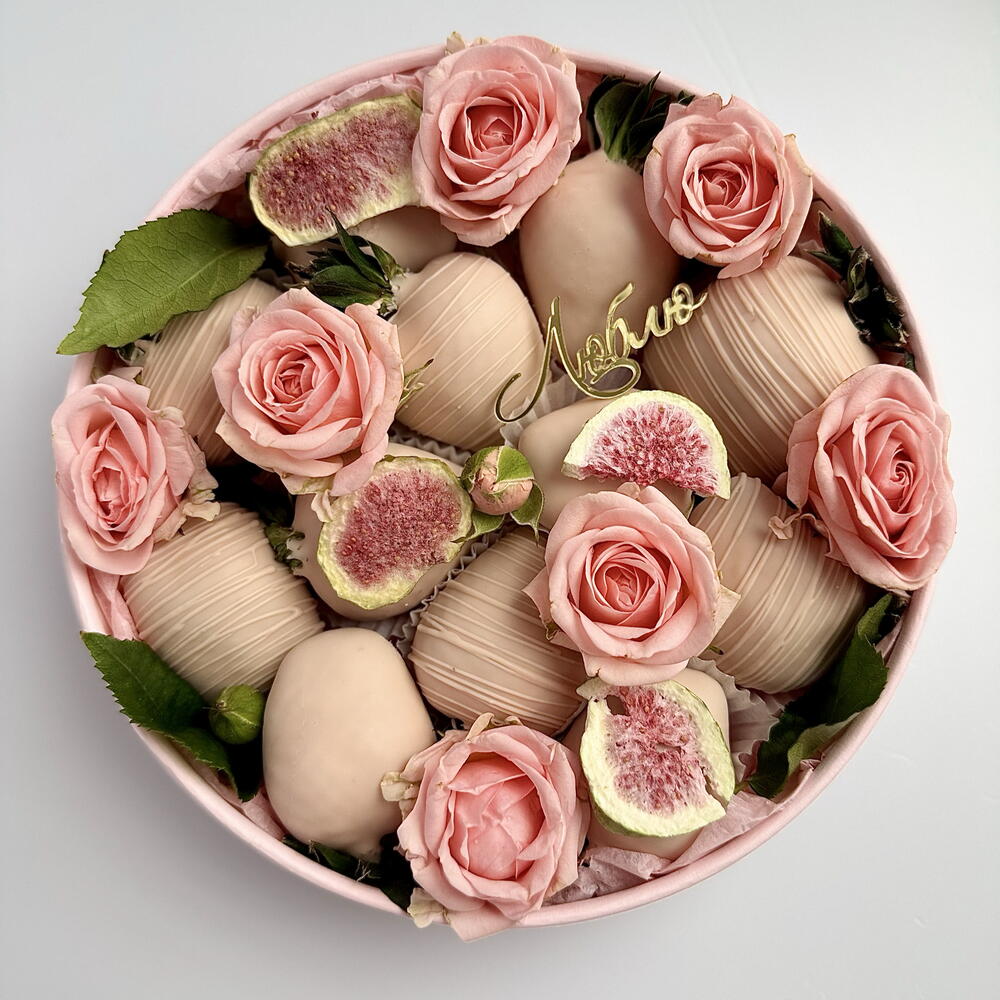 Клубника в шоколаде круг на 12 ягод с кустовой розой 🌸 — фото 3