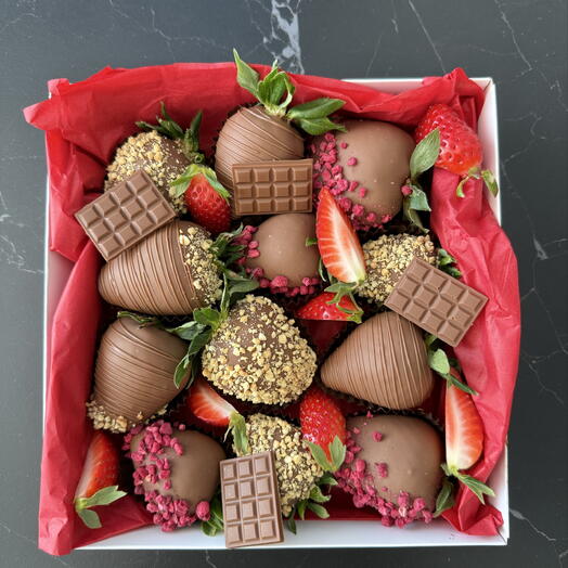 Клубника в шоколаде (Callebaut молочный шоколад) — фото 1