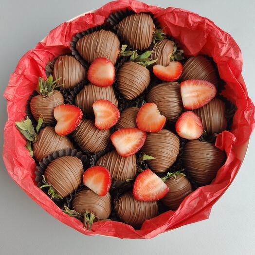 Её любимая клубника 🍓 — фото 1