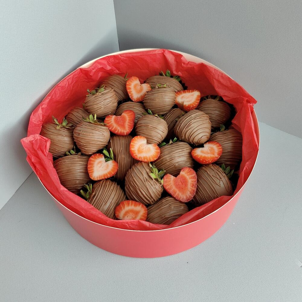 Её любимая клубника 🍓 — фото 4