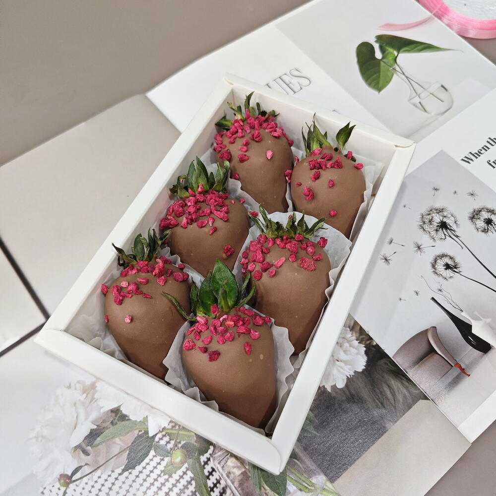 Клубника в шоколаде 🍓🍫+ подарок от Vivienne Sabo — румяна MACARON — фото 6