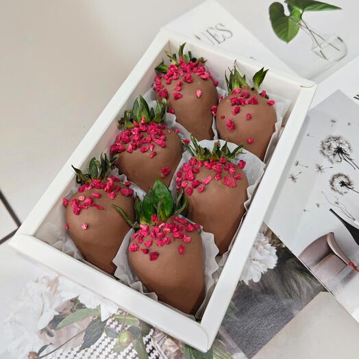 Клубника в шоколаде 🍓🍫+ подарок от Vivienne Sabo — румяна MACARON — фото 1
