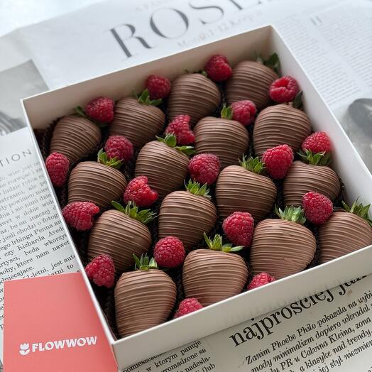 Клубника в молочном шоколаде 🍓и малина/набор 16 шт/ маме/жене/любимой/подруге — фото 1