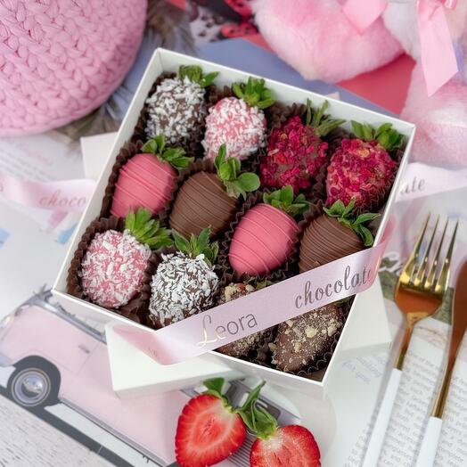 Клубника в Шоколаде 9-16 шт. Бельгийский шоколад Callebaut. Подарочный набор 1048. Leora chocolate — фото 1