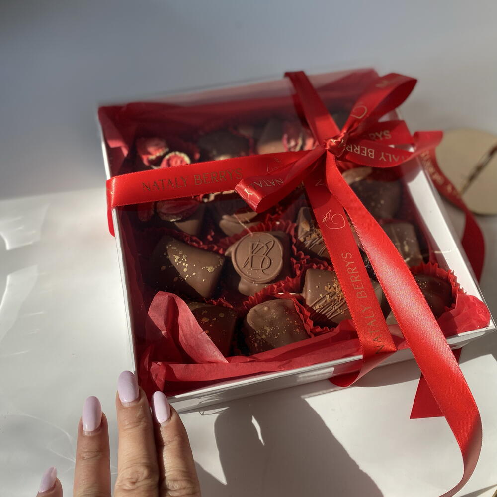 Бананы и финики с сыром Дор блю в молочном шоколаде Callebaut 16шт — фото 8