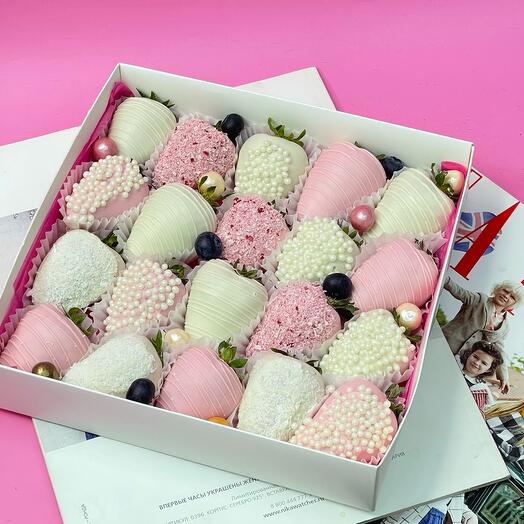 Клубника в шоколаде (20-30 ягод) «Chocolate Berry Bliss»день рождения,подарок папе,маме,родным,знакомым — фото 1