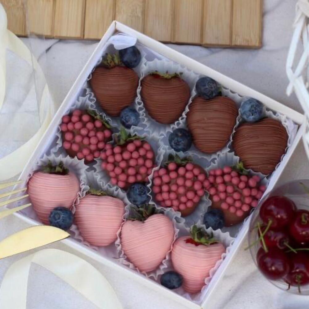 Клубника в молочном и розовом шоколаде (9-12 шт)для мамы,папы,любимых,подруг,коллег,на праздники — фото 3