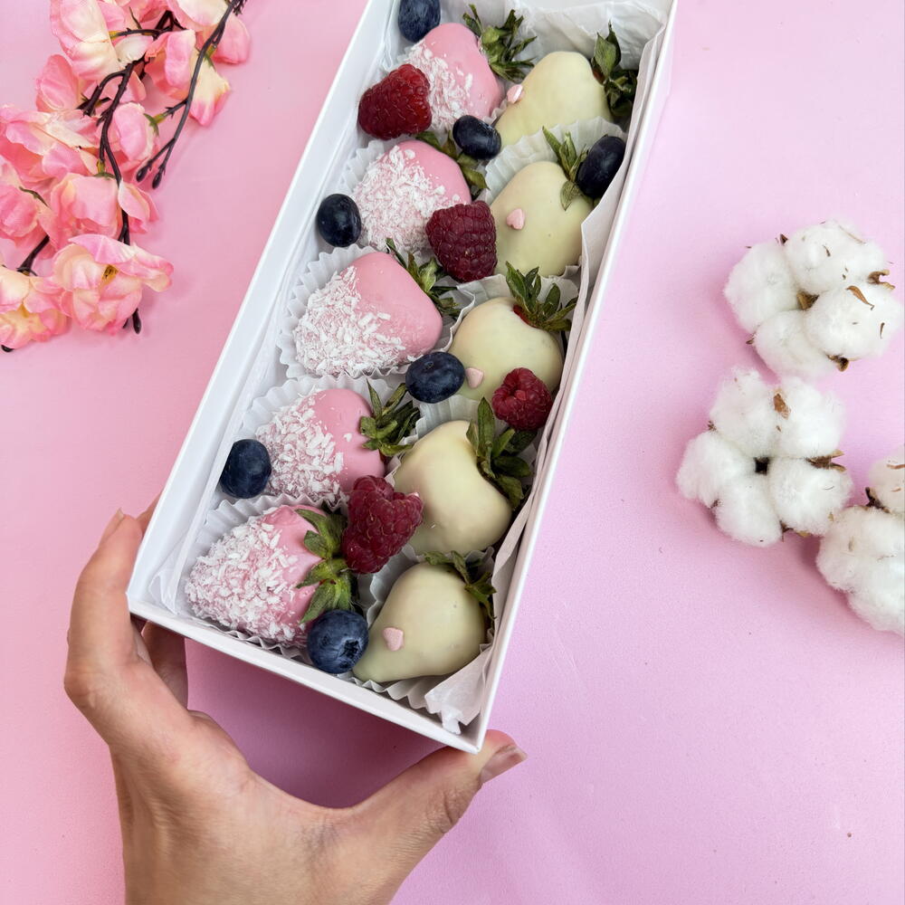 «Клубника в шоколаде с кокосом, малиной и голубикой (10 шт.)» 🍓🍫🥥🫐🍇 — фото 5