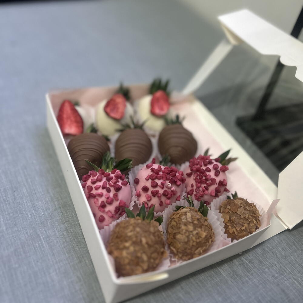 Клубника в шоколаде 12 шт Вкуснятина на 8 марта — фото 6