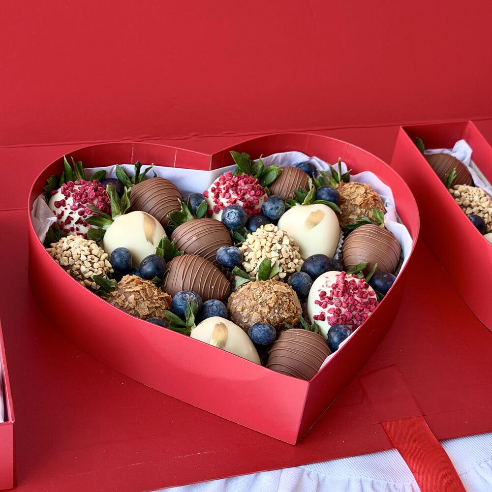 Подарочный набор клубники в шоколаде в премиум-коробке «I love you» (35-40 ягод) — фото 8