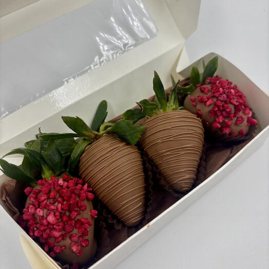 Клубника в шоколаде 4 ягоды 🍓 — фото 1
